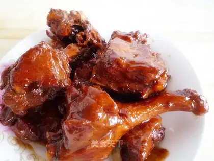 Roasted duck with flower carving