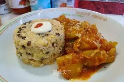 Baked zucchini in tomato sauce