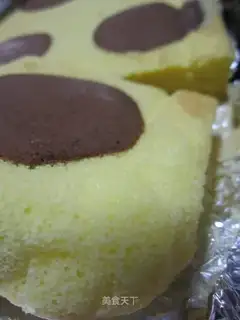 Two-color cake