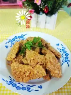 Baked rice crust with egg yolk