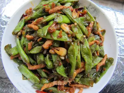 Dry stir-fried green beans