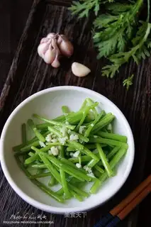 stir-fried wormwood stalks