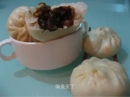 Sauce pork bun