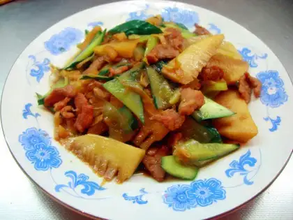 stir-fried pork with spring bamboo shoots and cucumber