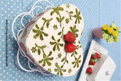 strawberry mousse cake