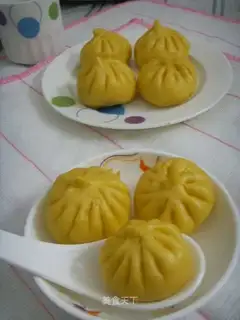 Method of kneading steamed buns