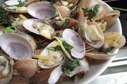 stir-fried snails with perilla and false beans