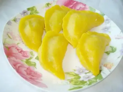 Zucchini steamed dumplings with corn flour