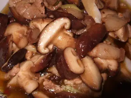 Sliced pork slices of mushroom