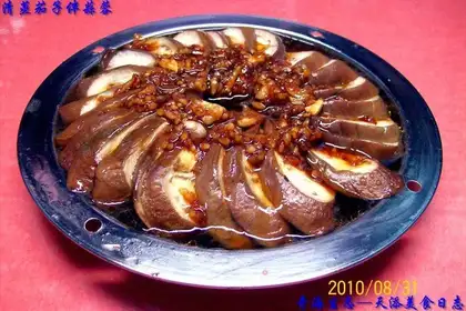 Braised eggplant with garlic and sesame oil