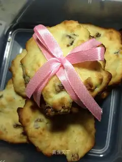 Coconut grape biscuits