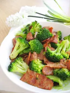 stir-fried broccoli with bacon