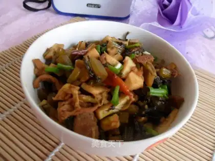 stir-fried shredded pork with diced cabbage and bamboo shoots