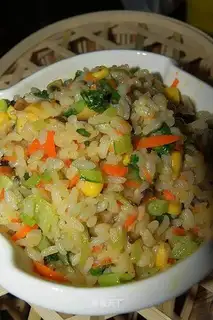Fried rice with carrot and green vegetables