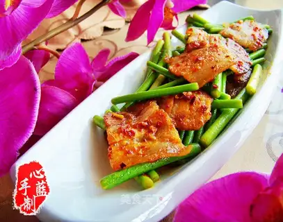 Twice-cooked pork with garlic sprouts