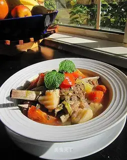 Rosemary mixed vegetables and sheep bone soup