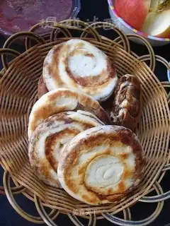 milk-flavored brown sugar sesame cake