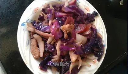 stir-fried sausage with purple cabbage and onion
