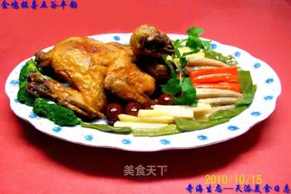 The golden rooster reports good news about a bumper harvest