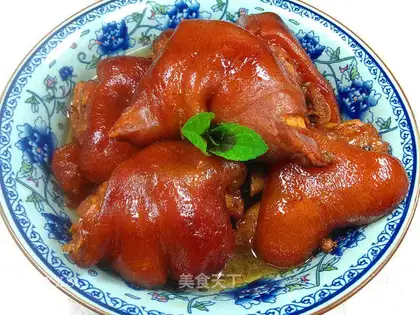 Braised pork knuckles