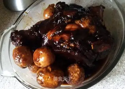 Stewed egg and rock sugar sauce pork knuckle
