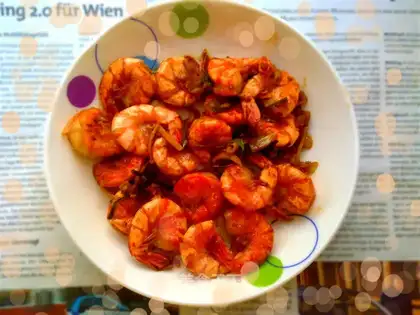 stir-fried prawns with garlic