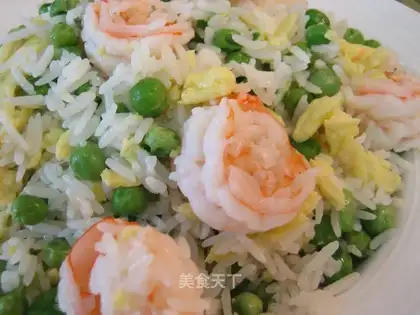 Fried rice with shrimp balls and eggs