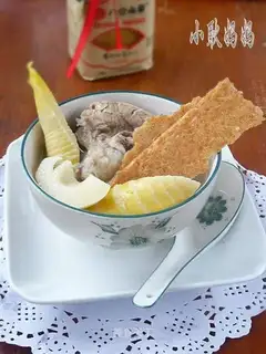 Ribs crispy rice soup