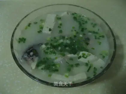 Milk white carp soup