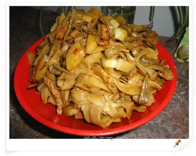 Stewed cake with dried beans