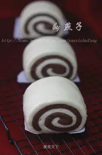 Cocoa two-color steamed buns