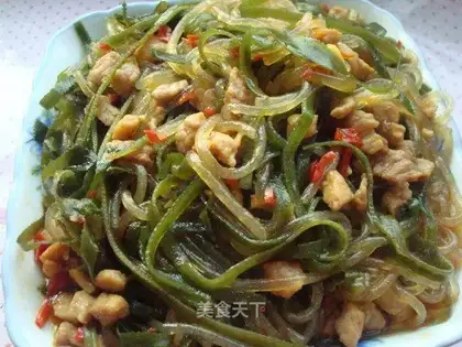 stir-fried minced pork with seaweed vermicelli