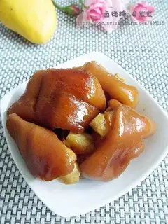 Stewed pig's trotters