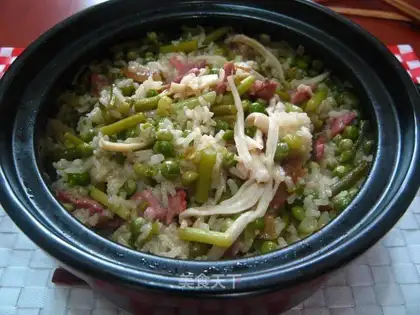 Pork and peas pot rice
