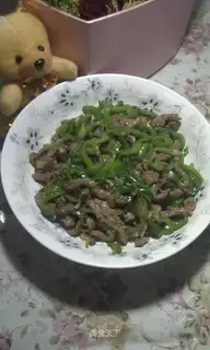 Beef tenderloin with green pepper