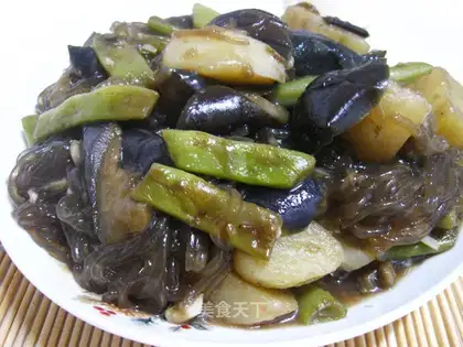 Stewed potatoes with eggplant