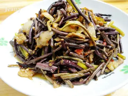 stir-fried pork with bracken