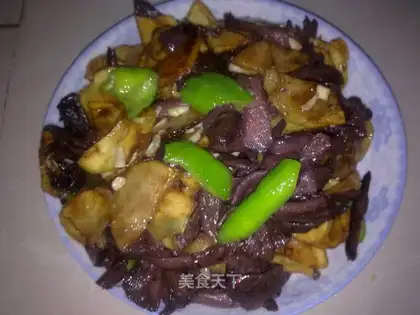 Red mushroom potato chips