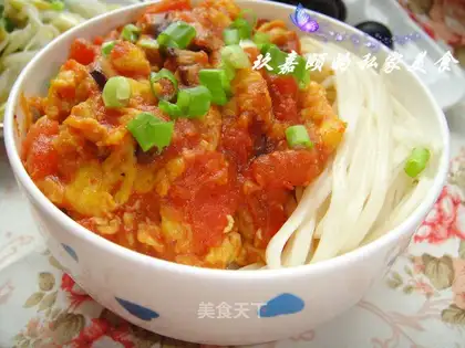 Noodles with tomato egg sauce