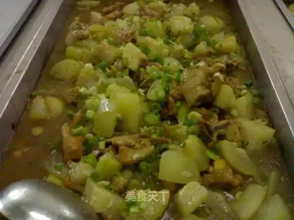 Boiled chicken nuggets with zucchini