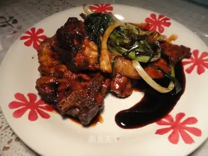 Grilled steak with green onions