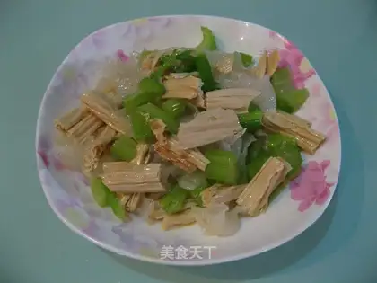 Celery, tofu, bamboo, mixed with tremella