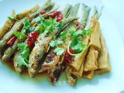 Small white fish with gluten