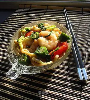 stir-fried udon with shrimp okra