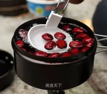 Black Fungus Red Date Soup