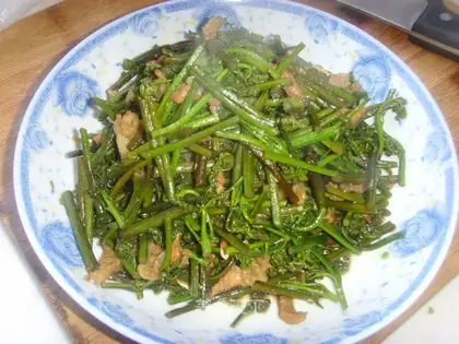 stir-fried pork with bracken