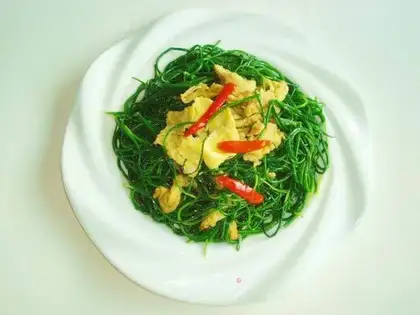 Scrambled eggs with shallot
