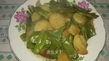 Fried potatoes with sword beans