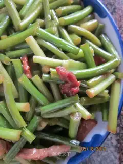 Shredded pork and garlic sprouts