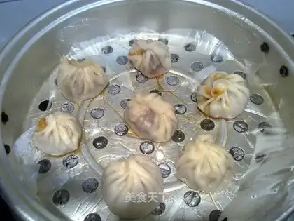 Fresh meat steamed buns